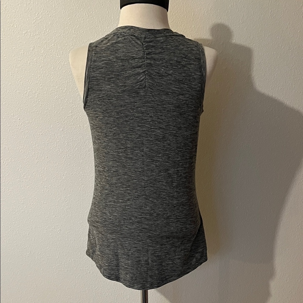 Title Nine Women's Gray Sleeveless athletic Top women’s size xs - Picture 2 of 3
